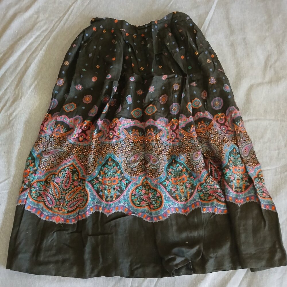 Chaus Women Skirt geometric design 100% Rayon size 10